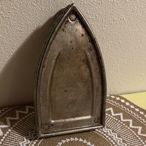 VTG American Beauty Iron Trivet